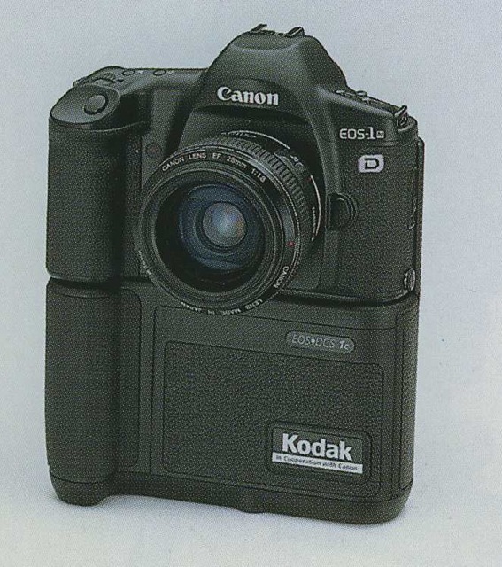 Kodak DCS 1 mit 6 MP CCD Sensor - Foto: Canon